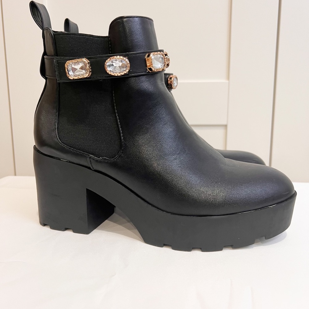 Jeweled Chelsea boots!